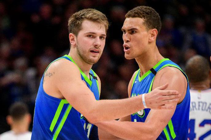 Luka Dončić Dwight Powell | Luka Dončić bo pogrešal Dwighta Powella, s katerim sta odlično sodelovala. | Foto Getty Images