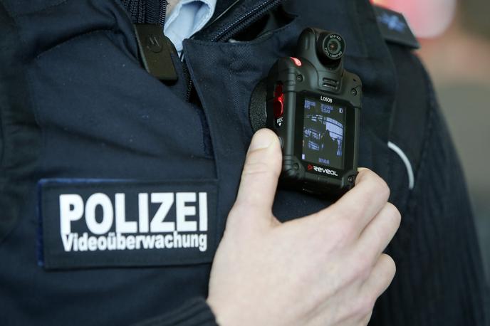 nemška policija | Policija je v posredovanju napadalca ubila. | Foto Reuters