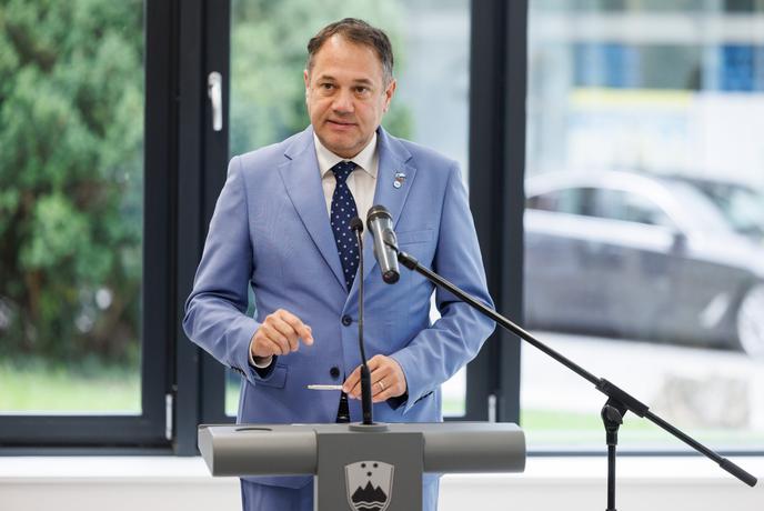Vlada podaljšuje veljavnost vinjet za štiri mesece