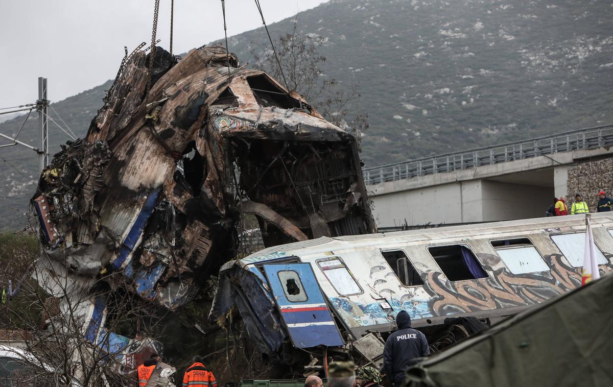 Tempi, vlak | Odstranjevanje razbitin vlakov, udeleženih v nesreči. | Foto Guliverimage