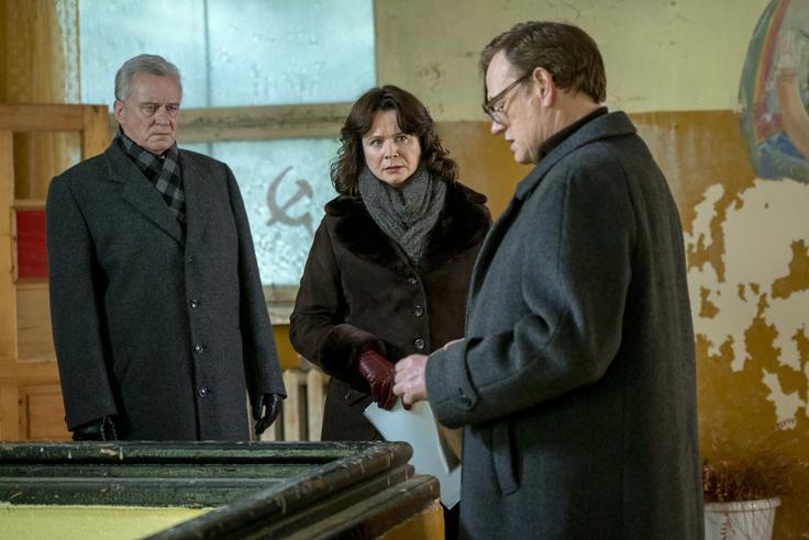 Odlična trojica: Stellan Skarsgård (Boris Ščerbina), Emily Watson (Ulana Komjuk) in Jared Harris (Valerij Legasov) | Foto: HBO