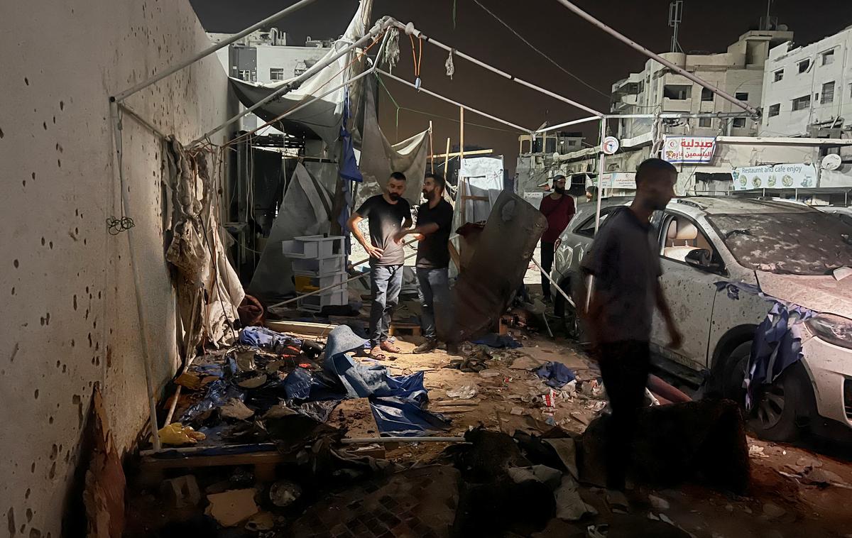 Anas Al Sharif Izrael Gaza | V napadu na šotor pred bolnišnico Al Šifa je bilo ubitih sedem ljudi, navaja Al Jazeera. | Foto Reuters