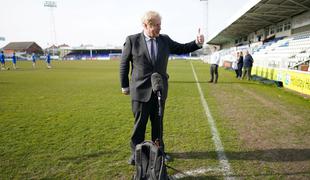 Boris Johnson bi finale lige prvakov prestavil v Anglijo