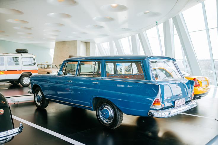 Mercedesov karavan na osnovi modela W110 so predstavili leta 1965. | Foto: Mercedes-Benz