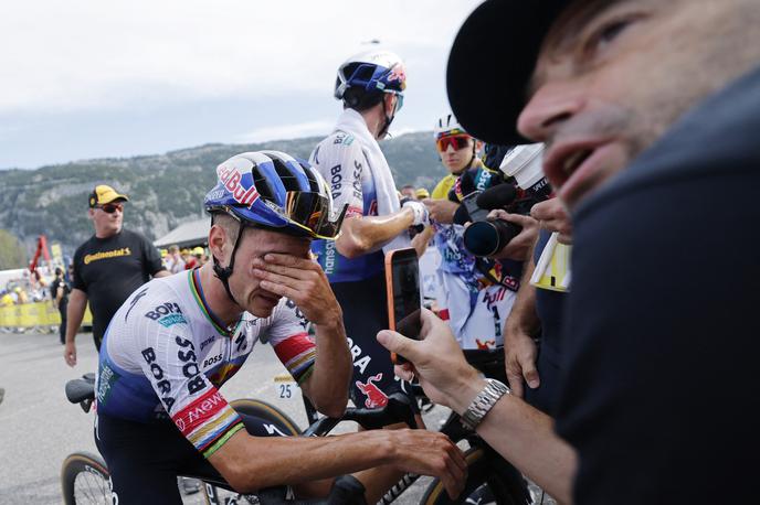 Remco Evenepoel | Remco Evenepoel je bil vidno ganjen ob zmagi v 15. etapi Dirke po Franciji. | Foto Guliverimage