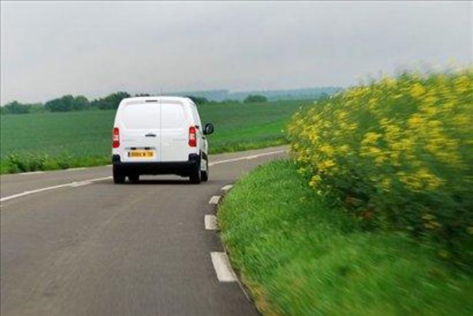 Med gradovi, travniki in zanimivimi vasicami