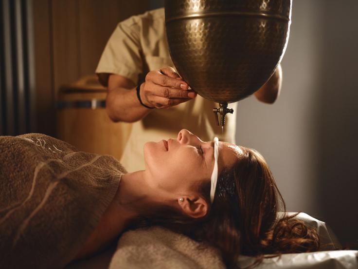 "Kdaj ste prvič intuitivno začutili, da je z vašim telesom nekaj narobe?" Mnogi povedo, da so znake zaznavali že pred desetimi leti, a jih v sistemu nihče ni jemal resno. Dobijo ultrazvok, ki pokaže, da ni nič narobe, nato jim rečejo, da pretiravajo. Res je, da je sodobna farmacevtska medicina vrhunska, a težave zazna šele, ko se pojavi celična poškodba. Telo pa signale daje veliko prej. | Foto: Arhiv  MAHA