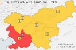 Danes peklensko, na Primorskem rdeč alarm
