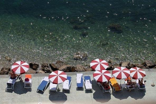 Veliko Slovencev bo letos ostalo doma