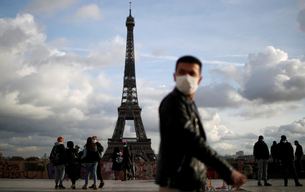 Francija | Zakon o uporabi covidnega potrdila, ki določa tudi obvezno cepljenje za zdravstvene delavce, je sicer naletel na ostro nasprotovanje med Francozi. | Foto Reuters