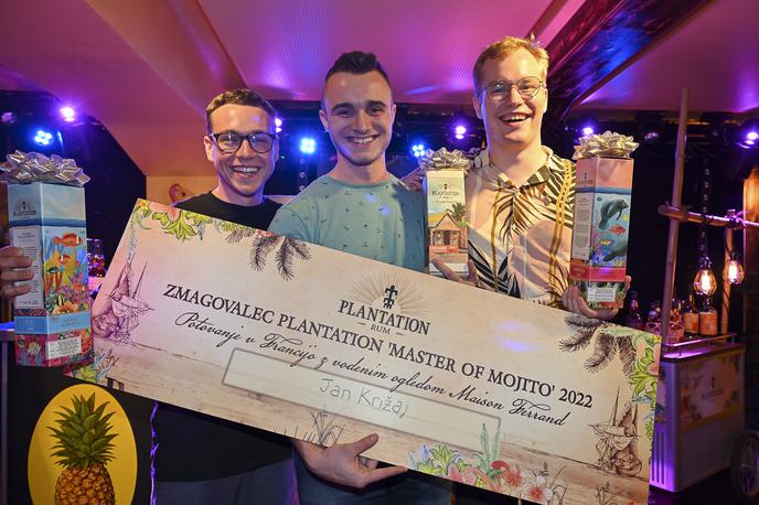 Tekmovanje v mešanju koktajlov | Zmagovalec Jan Križaj je prejel naziv "plantation master of mojito". | Foto ARC-Kranj