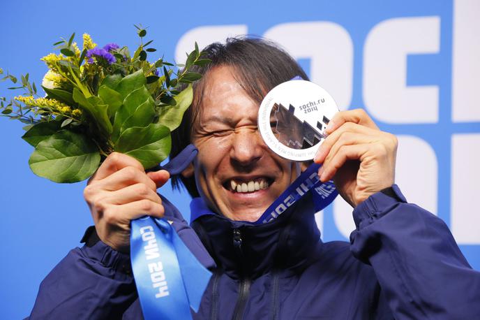 Noriaki Kasai | Noriaki Kasai je nastopil na vseh olimpijskih igrah od leta 1992. Želel si je nastopiti tudi v Pekingu, a se mu ni uspelo uvrstiti v ekipo za devete zaporedne olimpijske igre. V Sočiju je pri 41 postal najstarejši smučarski skakalec z olimpijskim odličjem. | Foto Guliverimage