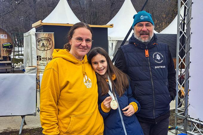 14-letna Wilma iz Berlina je najmlajša udeleženka svetovnega prvenstva v zimskem plavanju na Bledu.  | Foto: Alenka Teran Košir