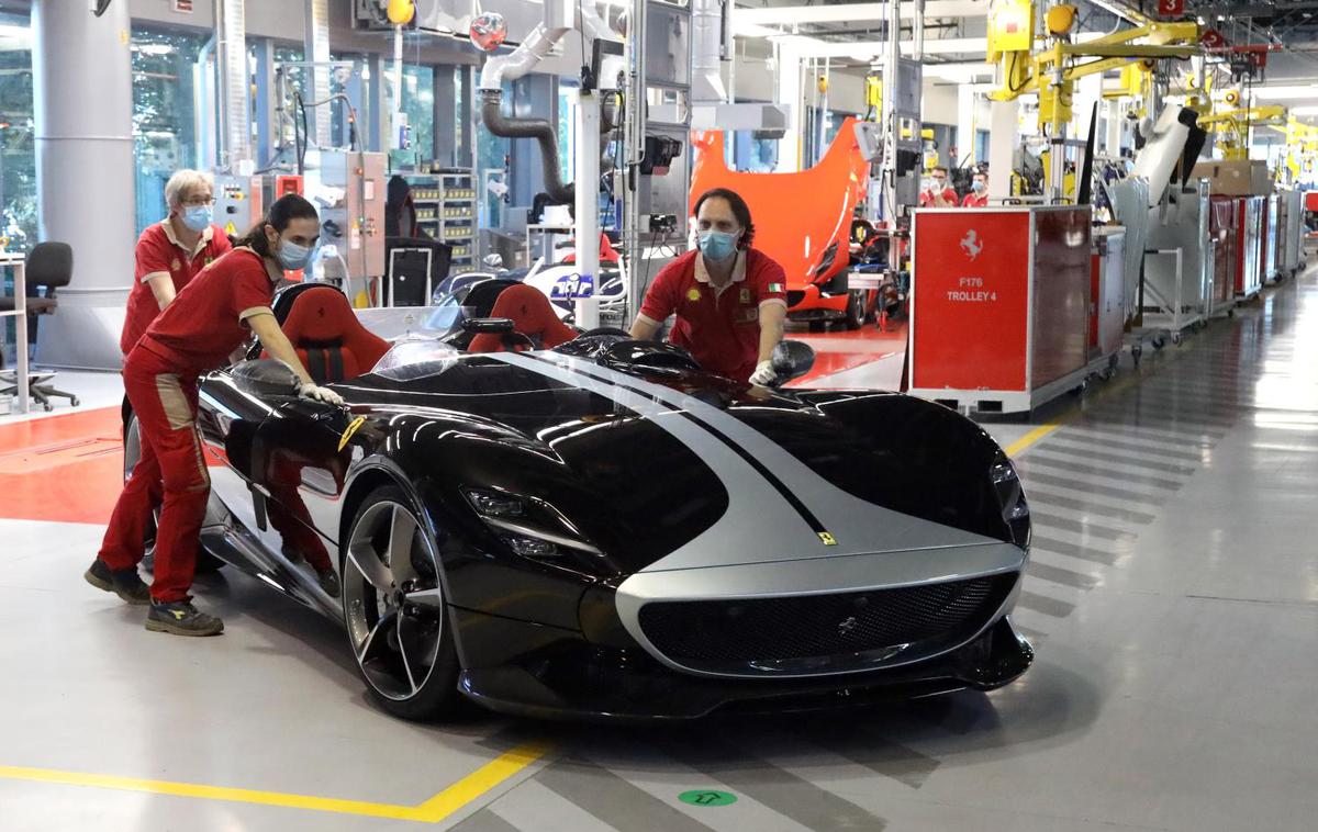 Ferrari proizvodnja | Po mesecu in pol spet delovni utrip v Ferrarijevi tovarni. | Foto Ferrari