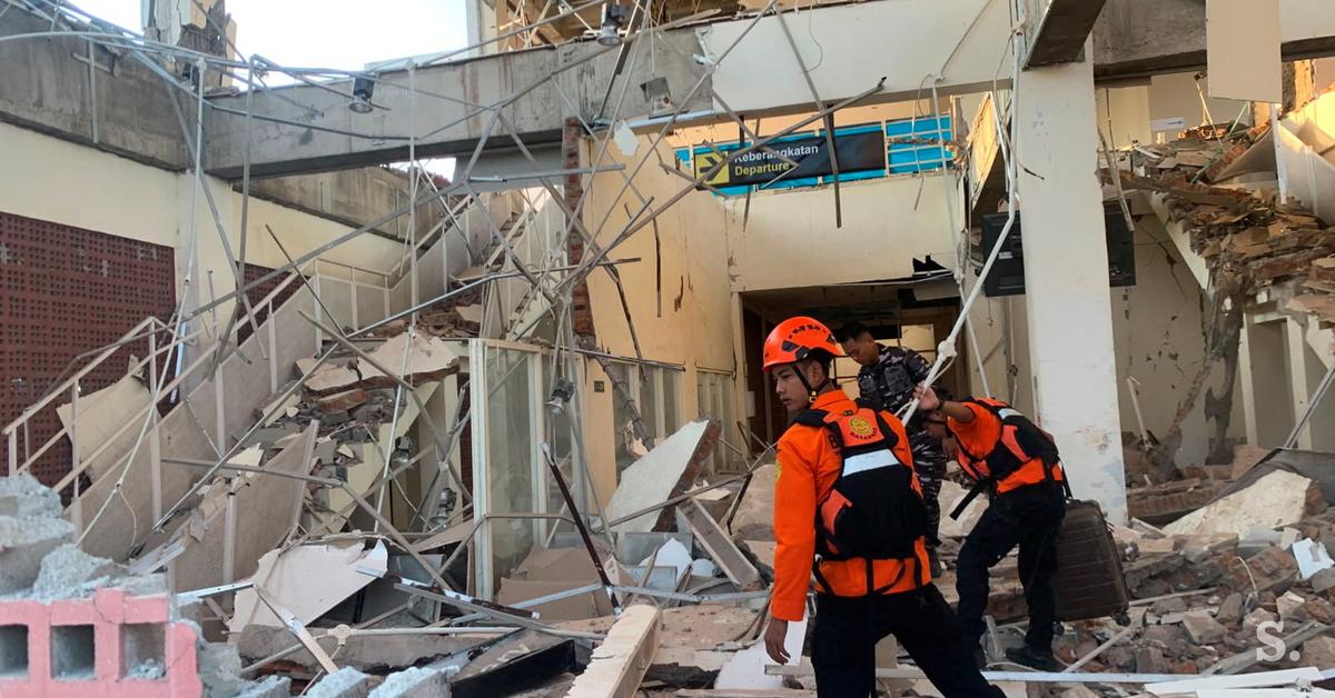 Indonesia Earthquake: 7.7 Magnitude Quake Kills 20 and Triggers Tsunami Alert