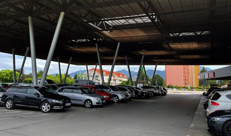 Nekateri stanovalci so si prisvojili skupne garaže. Upravnik pa nič. #pravni nasvet