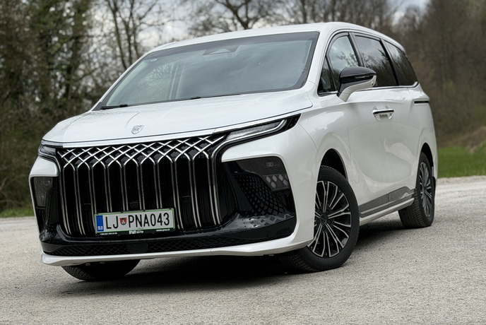 Ta enoprostorec, daljši od petih metrov, vse to ponuja v zadnjem delu #foto