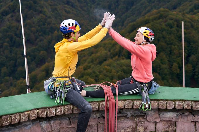 Janja Garnbret in Domen Škofic sta oktobra na trboveljskem dimniku preplezala najdaljšo umetno ustvarjeno plezalno smer na svetu. 360-metrska smet Neverending story je razdeljena v 13 raztežajev in zahteva uporabo različnih plezalnih stilov.  | Foto: Jakob Schweighofer / Red Bull Content Pool