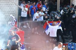Srbski navijači razgrajali v Münchnu, poškodovanih več policistov #video