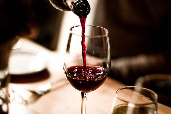 Zanimanje slovenskih vinarjev je razumljivo, saj so ZDA zanje pomemben izvozni trg. Po podatkih portala ovinu.si slovenski vinarji izvozijo dobrih pet milijonov litrov vina na leto, ZDA pa so z 1,5 milijona prodanih litrov drugi najpomembnejši tuji trg, takoj za Italijo.  | Foto: Getty Images