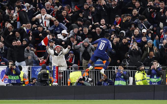 Ousmane Dembele je v 12. minuti zadel za vodstvo z 1:0 in se veselil prav pred pariškimi navijači na Anfieldu. | Foto: Reuters