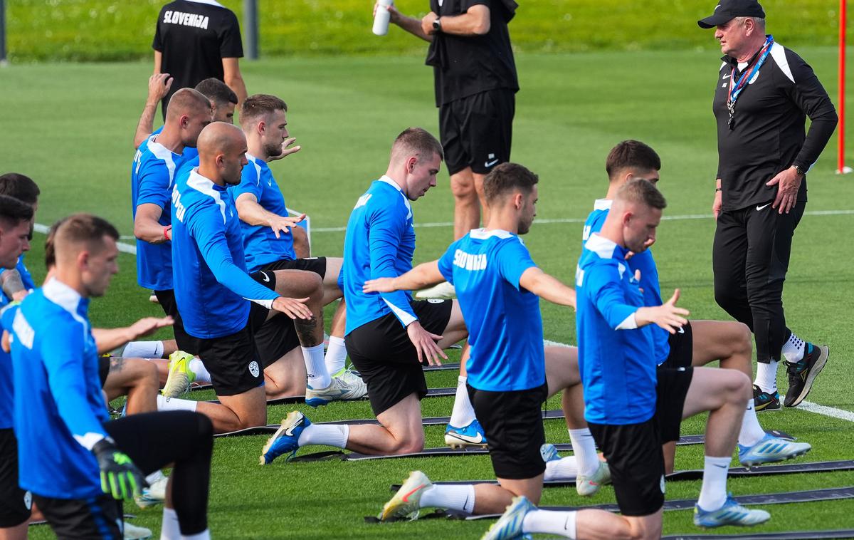 slovenska nogometna reprezentanca trening | Slovenska nogometna reprezentanca je na Brdu pri Kranju oddelala prvi skupni trening. | Foto Aleš Fevžer