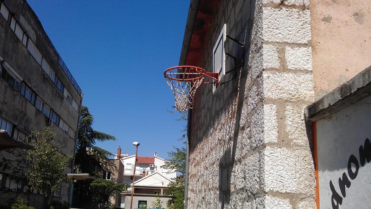 Šibenik. Ulica Petra Preradovića 3. Draženov dom in spominski koš. | Foto: MaPa