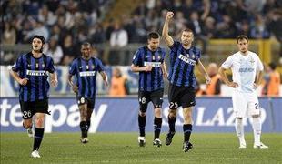 Inter spet na vrhu
