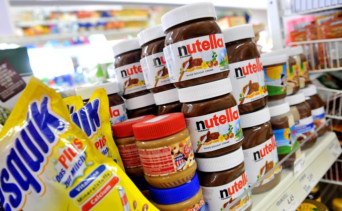 Pred sedmimi leti so razlike med namazi znamke Nutella iskali tudi slovenski strokovnjaki. | Foto: STA ,