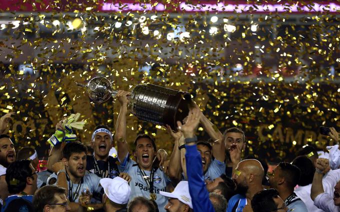 Brazilija je uspeh Gremia slavila še dolgo v noč. | Foto: Reuters