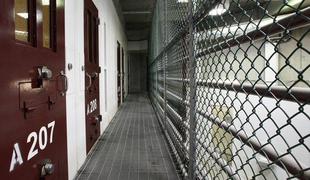 Najmanj dva zapornika iz Guantanama poskusila narediti samomor