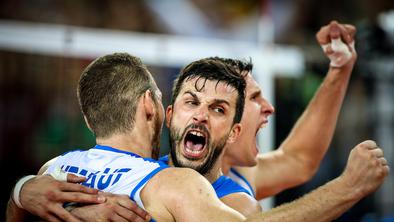 Izolani znajo: sprejeli so ga kot kralja #video