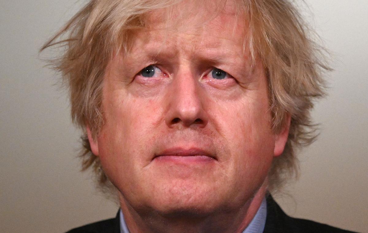 Boris Johnson | Britanski premier se je v današnjem televizijskem nagovoru zaradi kršenja protikoronskih ukrepov opravičil in dodal, da je globo že plačal. | Foto Reuters