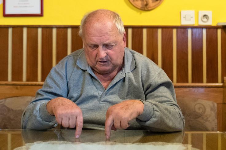 Do šestega razreda sta Anžetu še lahko pomagala pri šolskih obveznostih, potem je postalo prezahtevno in sta se pomoč obrnila na sorodnike. | Foto: Matic Klanšek Velej/Sportida
