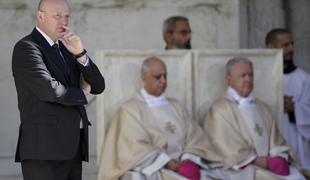 Zaradi uhajanja zaupnih podatkov odstopil vodja vatikanske žandarmerije