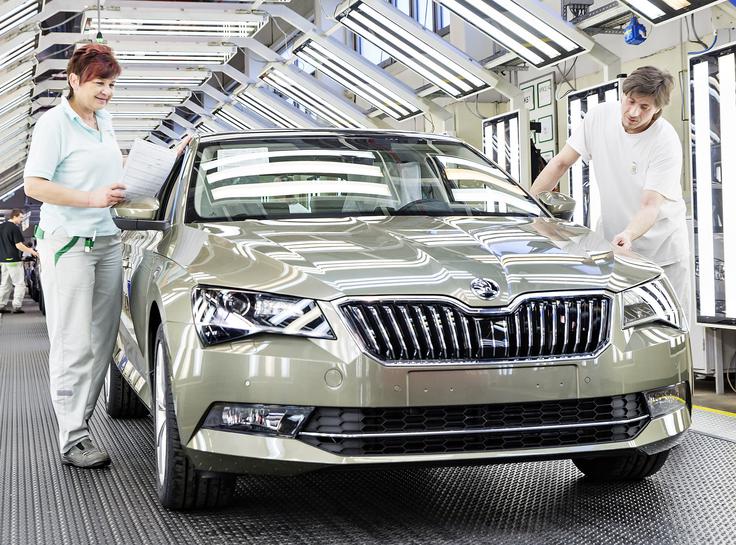 Med vsemi škodami najbolj občutno raste prodaja novega superba, ki je tudi najbolj svež model v paleti. | Foto: Škoda