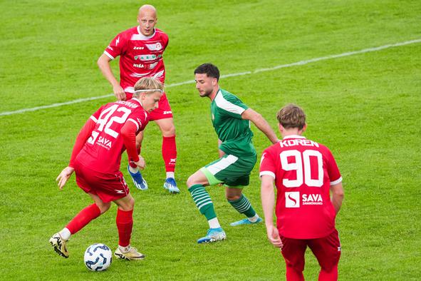 Aluminij izkoristil spodrsljaj Gorice, 11 golov v Kranju