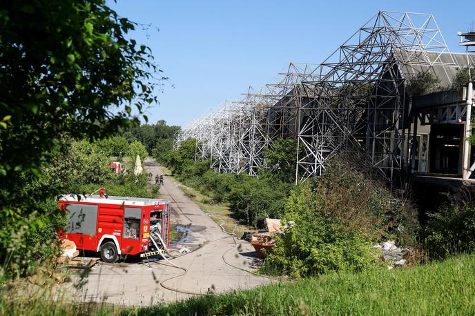 Požar Zagreb bolnišnica | Požar je po pisanju hrvaških medijev izbruhnil v prostorih, ki so jih kot skladišče uporabljala različna podjetja. | Foto Pixsell/Matija Habljak