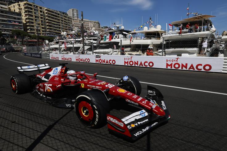 Charles Leclerc bi v zaključku dirke lahko vozil hitreje od Landa Norrisa, a ni imel niti možnosti, da bi ga napadel in dosegel drugo zaporedno domačo zmago. | Foto: Reuters