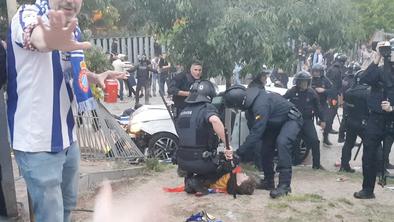 Panika in šokantni prizori pred velikim slavjem Barcelone #video