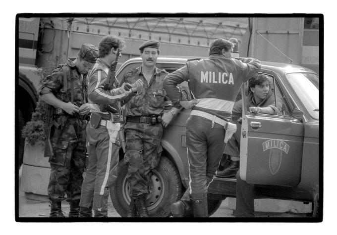 Slovenske sile, ki so se uprle napadu JLA, so sestavljale enote slovenskih teritorialcev in enote slovenske policije. | Foto: Tone Stojko, hrani Muzej novejše zgodovine Slovenije