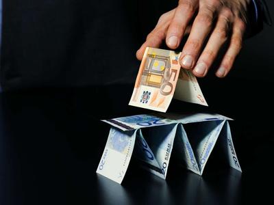 V novem letu konec sanj za več Slovenk in Slovencev: je kolaps neizbežen?