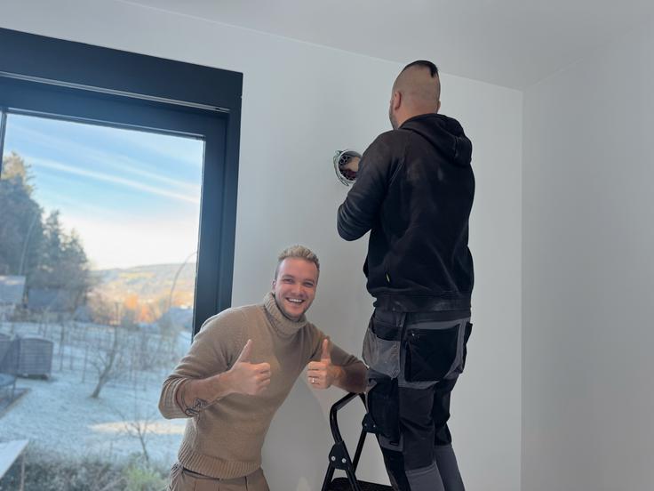 Marsikdo meni, da je montaža prezračevalnega sistema dolgotrajna in zahteva velike posege v objekt. To prepričanje je zmotno, kadar govorimo o lokalnem prezračevanju. | Foto: Orca Energija