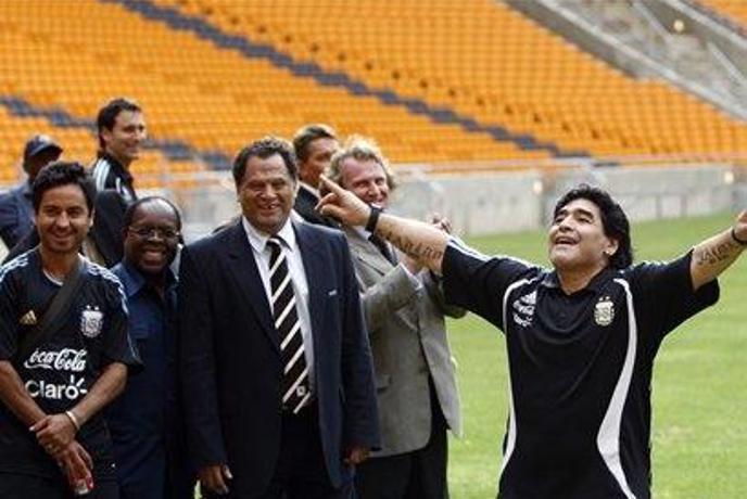 Maradona bo nag tekel po ulicah Buenos Airesa