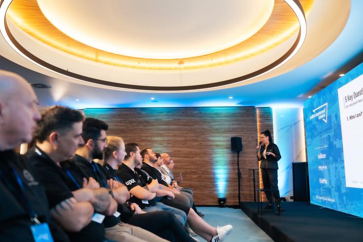 Vodja kadrov v družbi Silco Tea Kozar je vodila pogovor o zadrževanju kadrov in razvoju talentov. | Foto: Silco