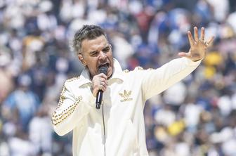 Robbie Williams je prepričan, da zaradi injekcij za hujšanje izgublja vid