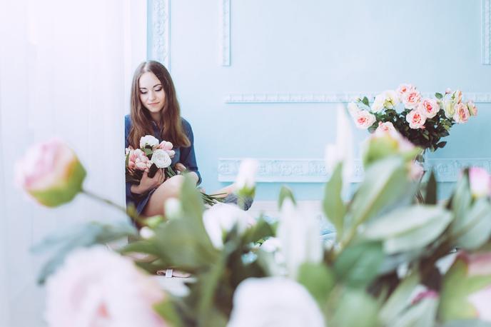 rože, cvetje, dekle, ženska | Foto Shutterstock