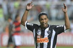 Ronaldinho ostaja v Atleticu