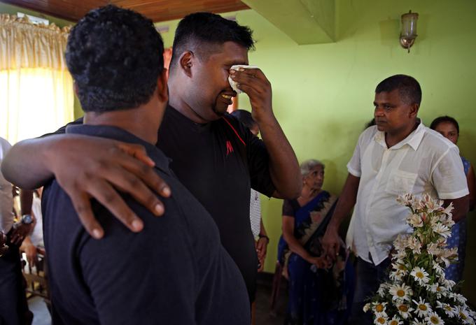 Na Šrilanki žalujejo za žrtvami nedeljskih terorističnih napadov na cerkve in hotele. | Foto: Reuters