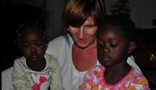 Maja Štamol je iz Afrike pripeljala še eno deklico